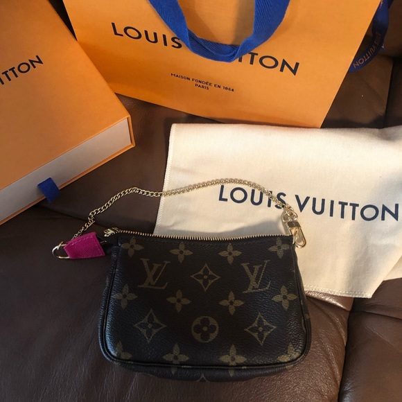 Louis Vuitton Travel Limited Edition Pouchette - Picture 8 of 16